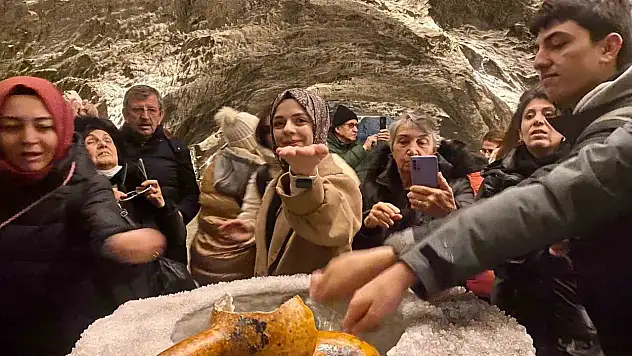 Çankırı'da yerin 150 metre altındaki bu mağarada şifa arıyorlar