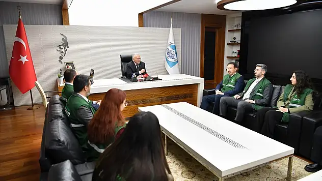 Yeşilay Kayseri Şubesi'nin yeni yönetiminden Büyükkılıç'a ziyaret