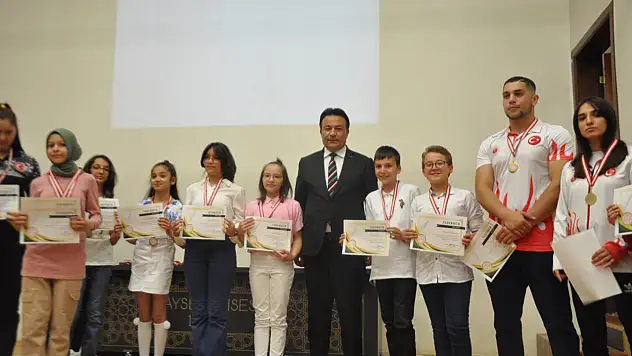 Yetenekli öğrenciler ödüllendirildi