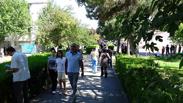 YKS heyecanı başladı: Malatya'da 33 bin 958 aday ter döktü