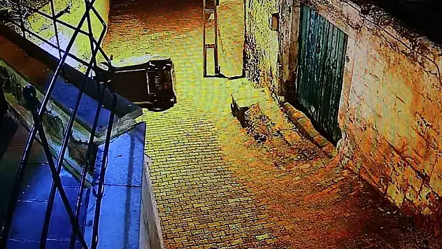 Yokuşu çıkamayan elektrikli bisiklet devrildi!