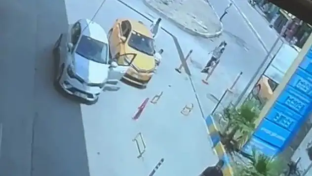 Yol verme kavgası büyüdü: Taksiciyi takip edip bıçakladı!