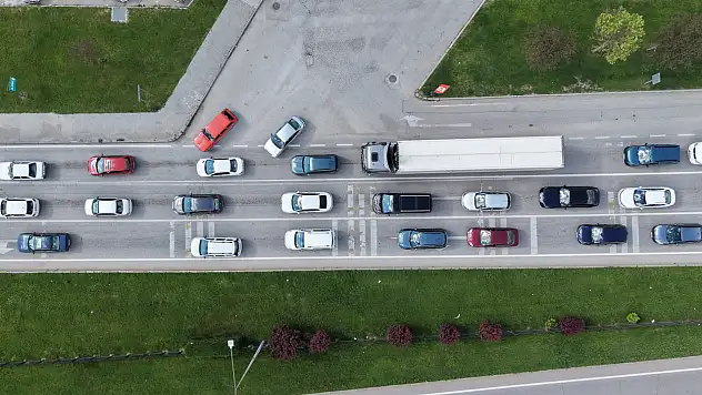Yollarda bayram dönüşü yoğunluğu devam ediyor