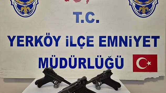 Asırlık 3 tabanca ele geçirildi