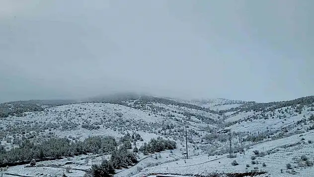 Yozgat'te nisan değil mayıs karı: Her yer bembeyaz