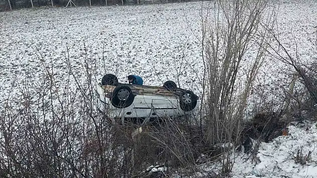 Direksiyon hakimiyeti kaybedilen araç takla attı