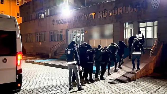 Göçmen kaçakçısı 3 kişi tutuklandı