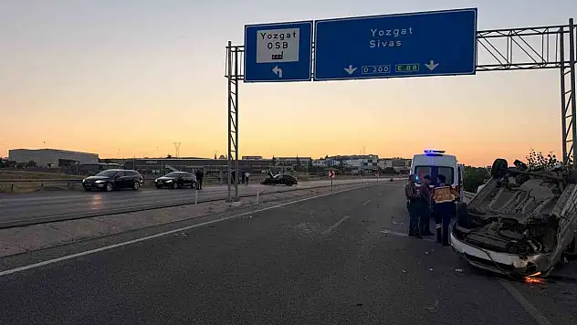Yozgat'ta korkutan kaza: Araç ters döndü!