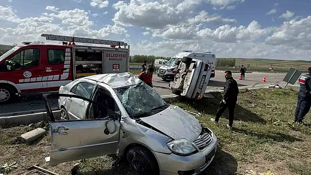 Yozgat'ta iki otomobil çarpıştı: 1 ölü, 1 yaralı
