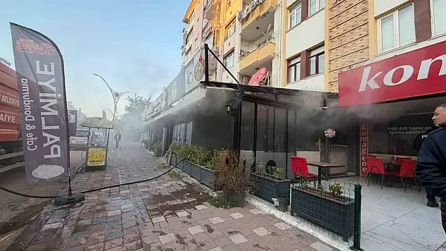 İş yerinde yangın çıktı: Dükkanda maddi hasar meydana geldi