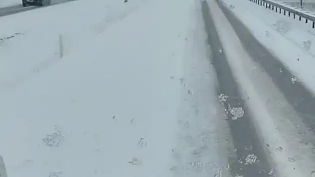 Karayolları ekipleri Nisan ayında kar mesaisinde
