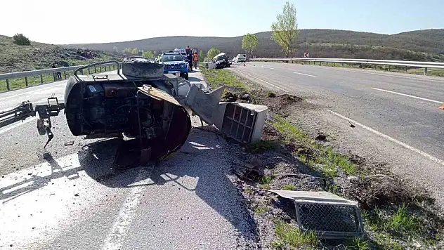 Kontrolden çıkan minibüs devrildi