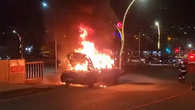 Yozgat'ta otomobil alev alev yandı!