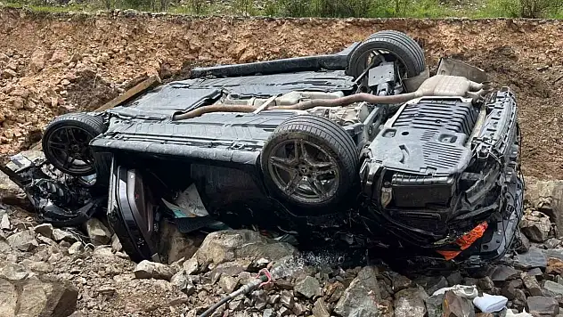 Takla atan otomobilde 4 kişi yaralandı