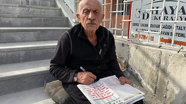 Yozgat'ta yarım asırdır her gün bulmaca çözüyor