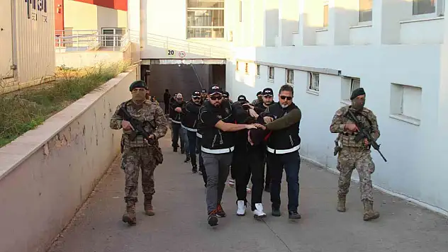 Yurtdışına kaçacaklardı: Yakalandılar!