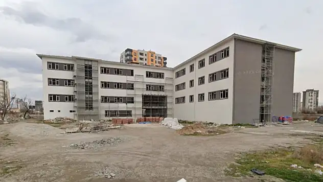 Zamanında bitmeyen okulun maliyeti katlandı! Şimdi 19,4 milyon TL daha harcanacak