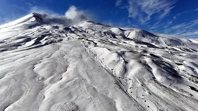 Erciyes yine zirveye oynuyor: Ziyaretçi akını sürüyor!