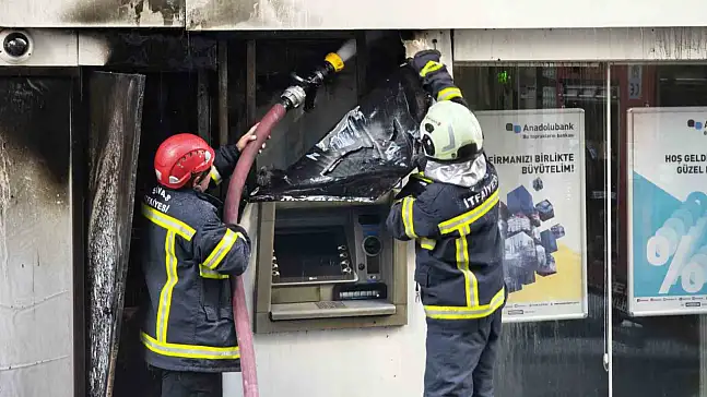 Sivas'ta korkutan yangın: ATM'den dumanlar yükseldi