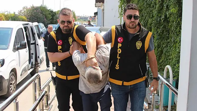 Boşandığı eşini bıçaklayan şüpheli adliyede