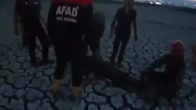 Kahramanmaraş'ta çamurluk alanda mahsur kalan kişi kurtarıldı!