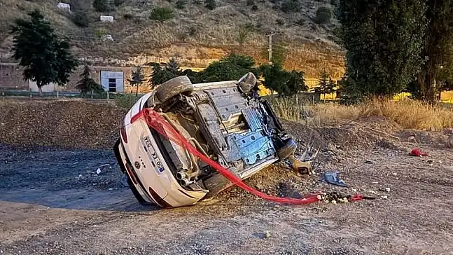 Nevşehir'de düğün konvoyunda kaza! Takla atan gelin arabası kameraya yansıdı
