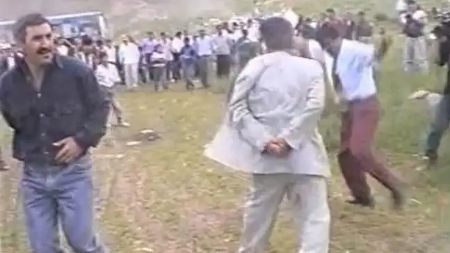 Kayseri'de izleyenleri şaşırtan gelenek! Bu oyunda yumruk yemek cesaret göstergesi sayılıyor