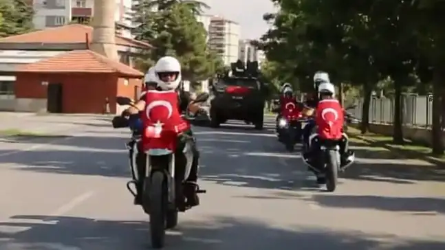 Kayseri'de okulun ilk gününe damga vuran buluşma! Atanur Aydın onu yalnız bırakmadı