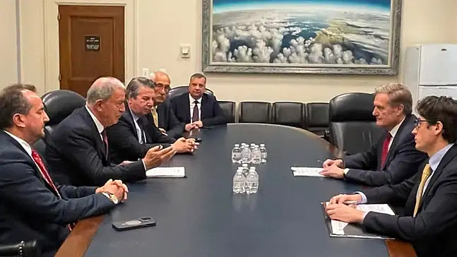 NATO zirvesinde kritik temas: Hulusi Akar'dan önemli mesajlar