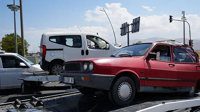 Niğde-Bor yolunda kaza: 3 kişi yaralandı!