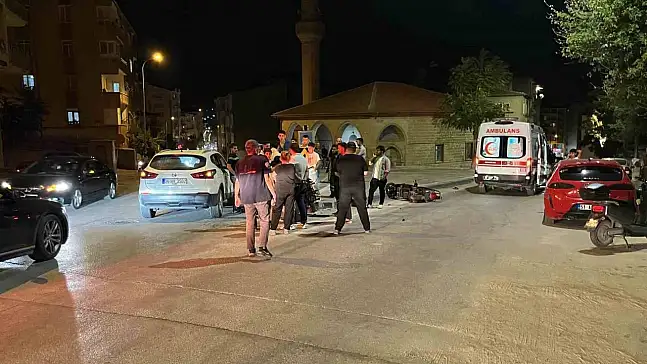 Niğde'de elektrikli motosiklet ile otomobil çarpıştı!