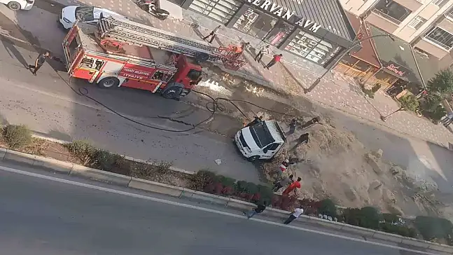 Saman yüklü kamyonette yangın çıktı