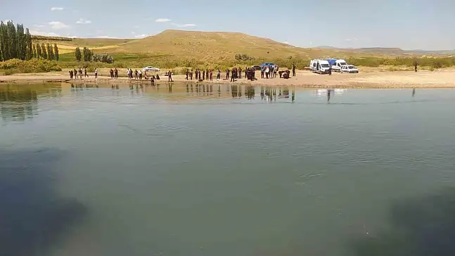 Kızılırmak'a giren çocuklardan biri boğuldu, diğeri için seferberlik başlatıldı