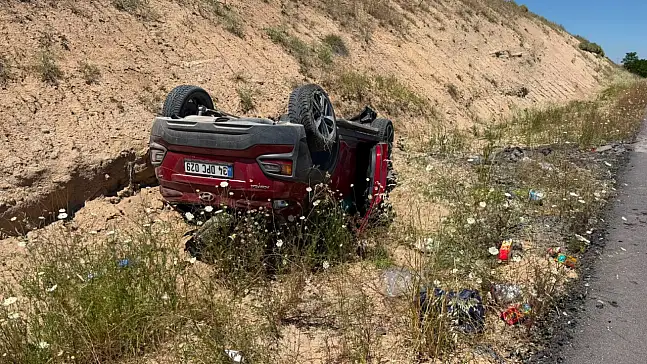 Yerköy'de takla atan otomobildeki 2 kişi yaralandı