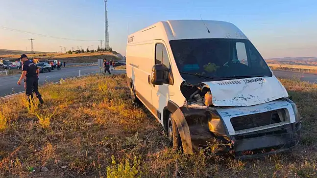 Otomobil ile minibüs çarpıştı: 2 kişi hayatını kaybetti