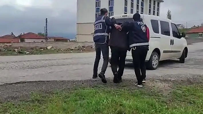Aranan 2 kişi yakalandı