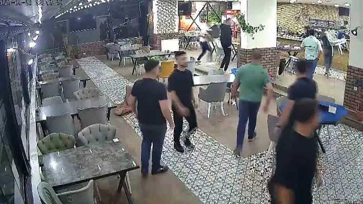 Trafikte başlayan tartışma kafeye taştı: 1'i bıçaklı 5 yaralı, 2 tutuklama