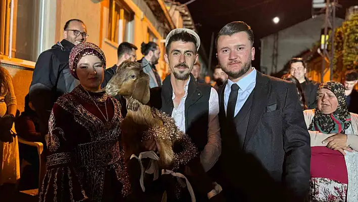 Gelin ve damat şaşkına döndü: Gündem olan o olay!