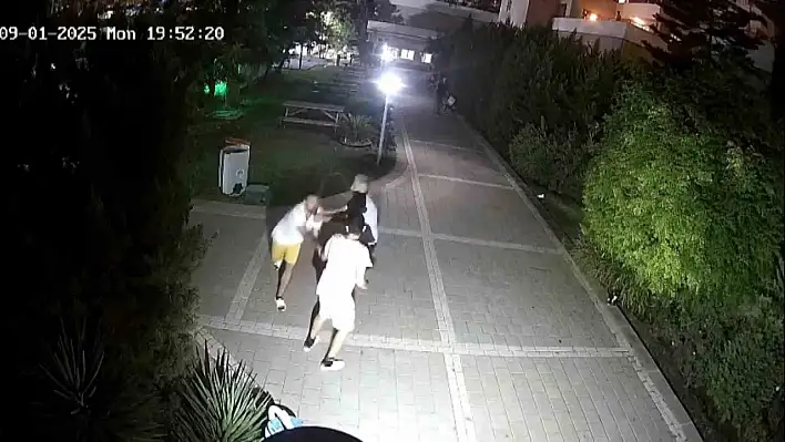 Adana'da bir şahıs 13 yaşındaki çocuğu site ortasında dövdü!