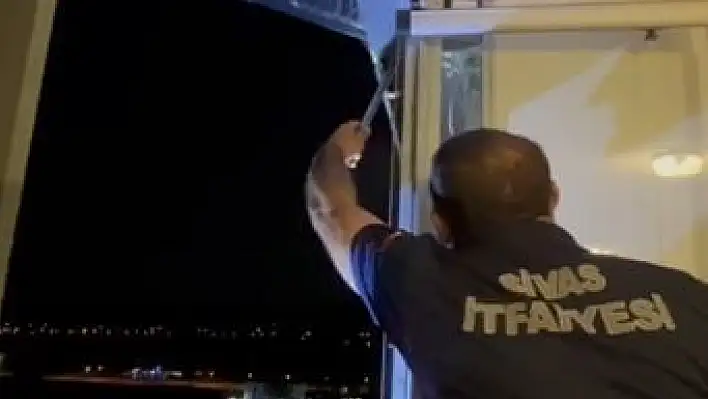 Sivas'ta Yavru Atmaca Düşünce İtfaiye Devreye Girdi