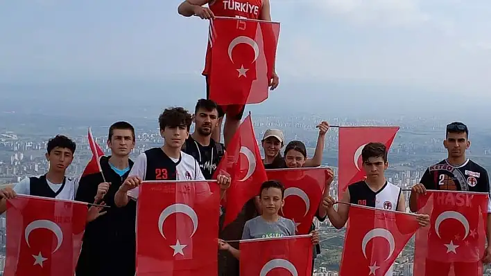 ERÜ öğrencilerinin zirve tırmanışı