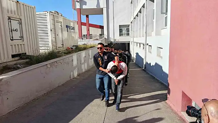 150 milyonluk yasadışı bahsi yöneten şebeke çökertildi!