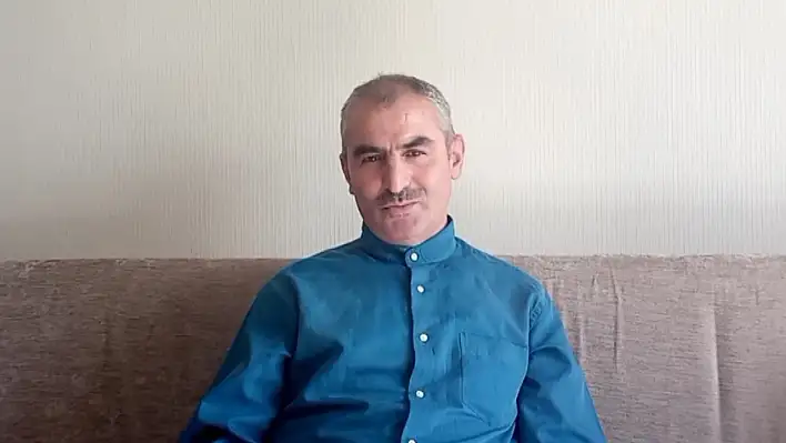 Buzdolabından yaptığı kayıkla Koyunbaba Barajı'nda gezintiye çıkıyor