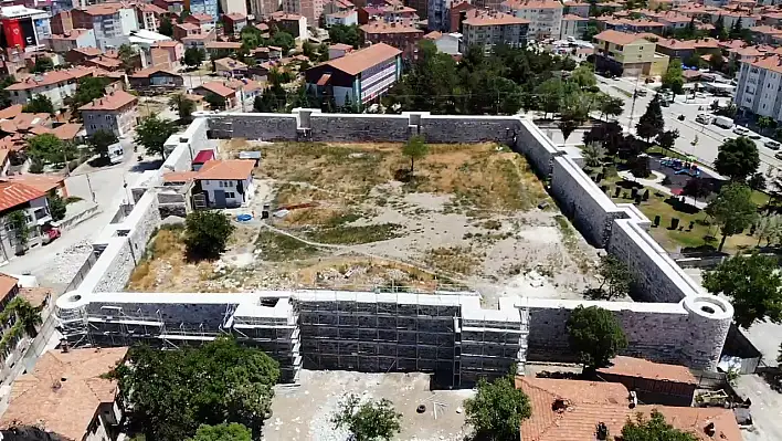 2010 yılına kadar içinde insanlar yaşıyordu: Tarihi kalede restorasyon!