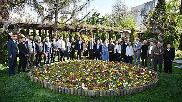 22 alanda 300 temsilciyle Kayseri için sahadalar