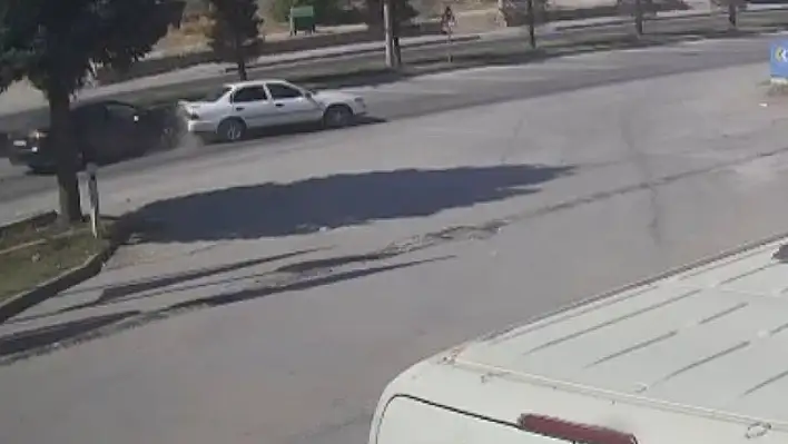 Zincirleme trafik kazası kameralara yansıdı!