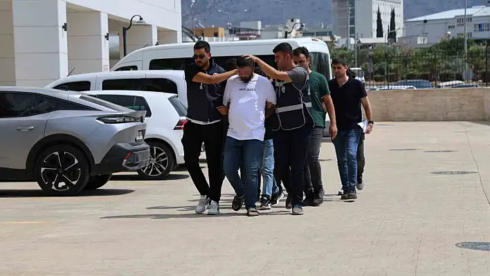 Adana'da haraç iddiası: İş yeri önce kurşunlandı, sonra çete çökertildi