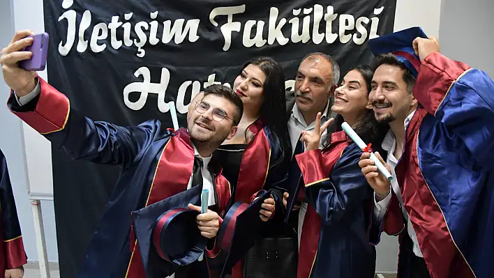 55 yaşında üniversiteden mezun oldu!