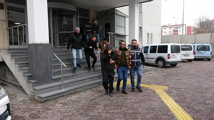 69 kişilik polis ekibi operasyon düzenledi 9 kişi yakalandı