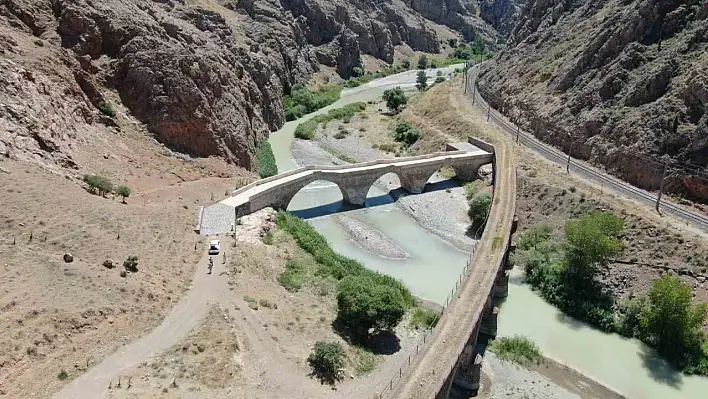 Tarihe Tanıklık Eden Köprü: Kız Köprüsü Turistleri Bekliyor